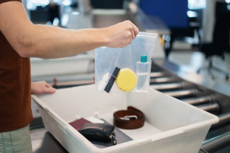 Ficou mais difícil levar líquidos no avião? Veja o que mudou nas regras