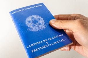 Confira as vagas de emprego disponíveis com salários de até R$9 mil e contratação imediata.