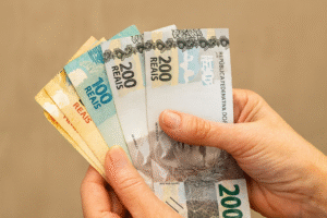 Empréstimo consignado pode ser um aliado ou um vilão: saiba como usar sem se endividar.