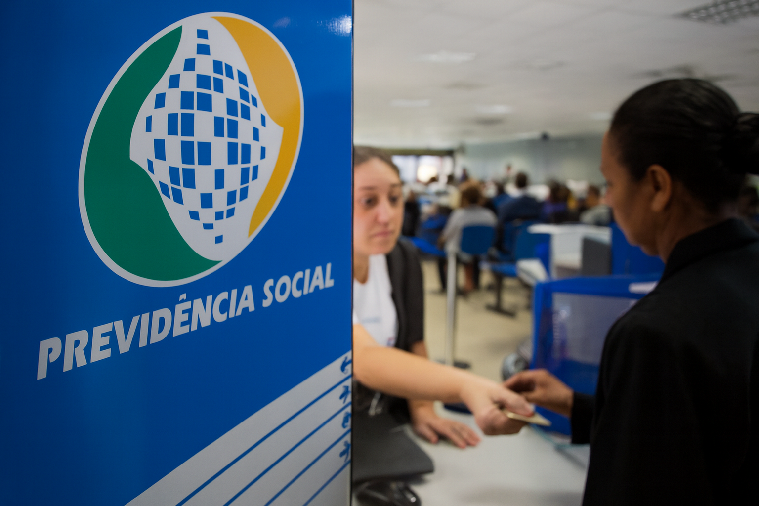 Nova lei promete reduzir filas do INSS e acelerar análise de benefícios. Nova lei promete reduzir filas do INSS e acelerar análise de benefícios.