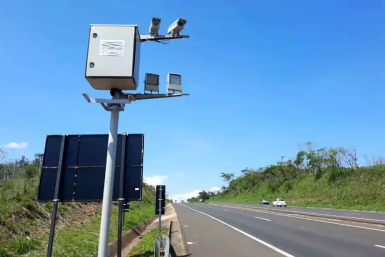 O radar espião com IA que está começando a multar em várias cidades do Brasil O radar espião com IA que está começando a multar em várias cidades do Brasil.