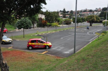 CNH sem autoescola: quanto vai custar agora para tirar habilitação? CNH sem autoescola: quanto vai custar agora para tirar habilitação? Imagem: Wikimedia Commons