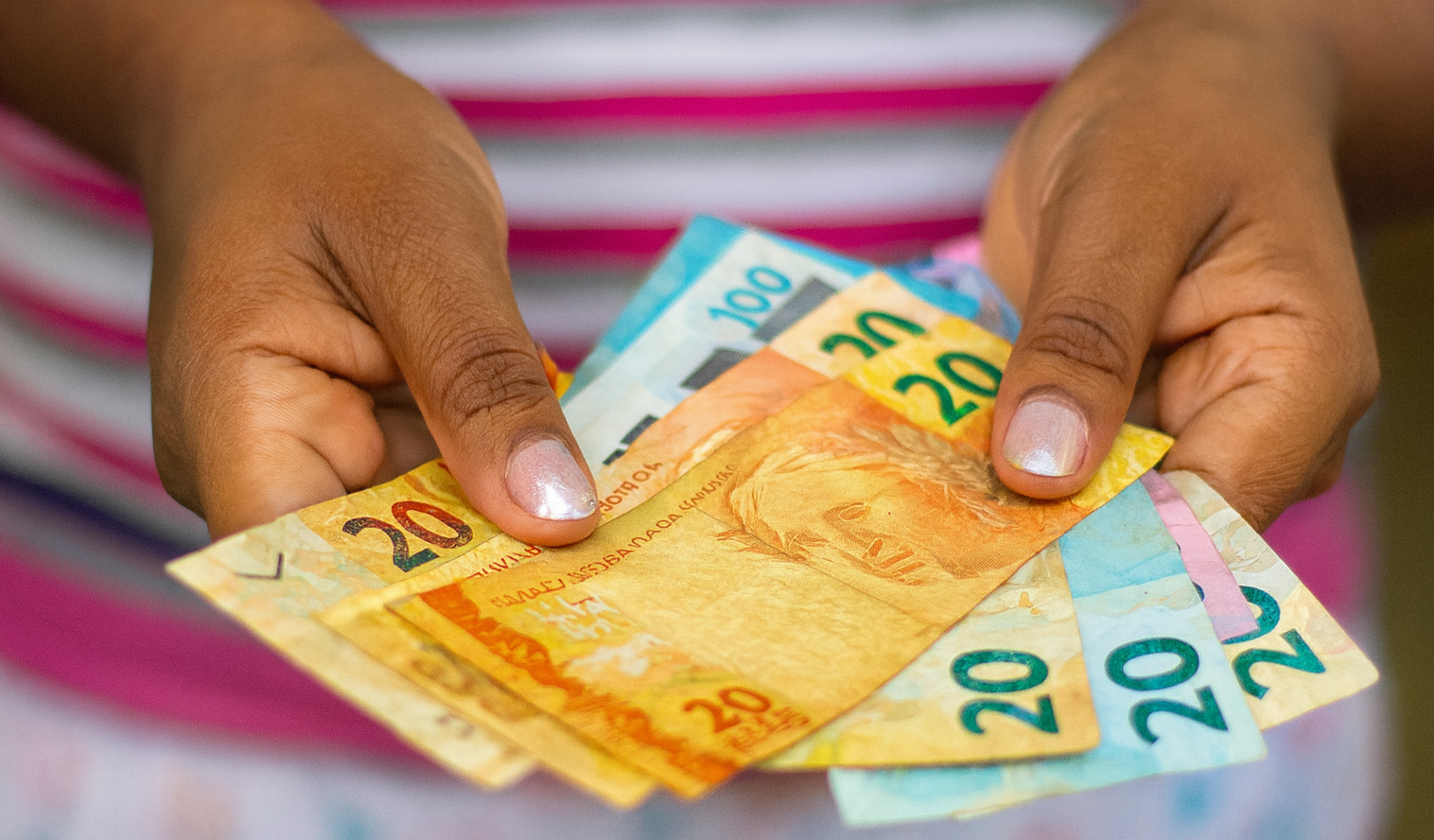 Trabalhadores CLT têm direito a pacote de benefícios sociais garantidos por lei. Trabalhadores CLT têm direito a pacote de benefícios sociais garantidos por lei.