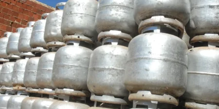 Caixa começa a distribuir vale-recarga do Programa Gás do Povo em dez capitais