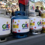 Gás do Povo alcança quase 15 milhões de famílias em abril e maioria dos lares é liderada por mulheres