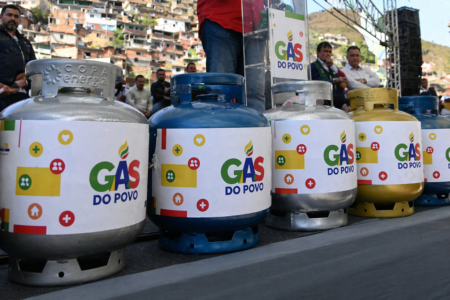 Gás do Povo alcança quase 15 milhões de famílias em abril e maioria dos lares é liderada por mulheres